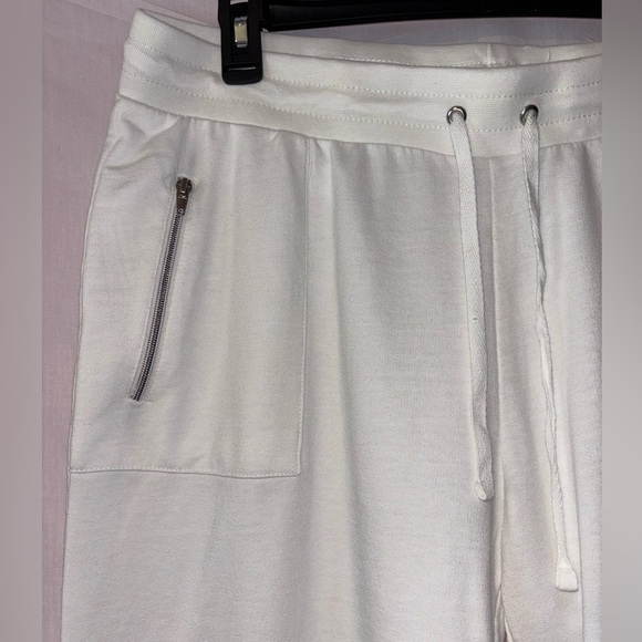 Star Style Knit Capris - Picture 2 of 9